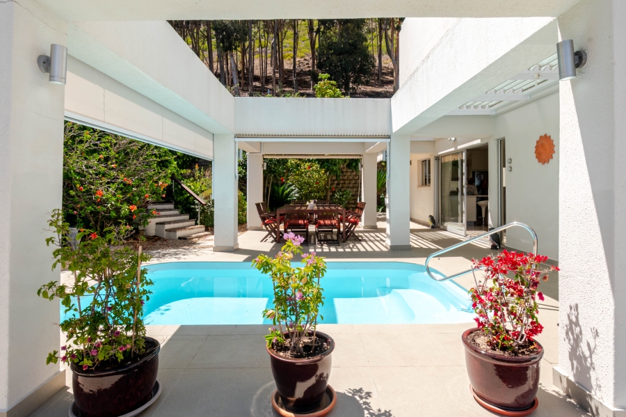 3 Bedroom Property for Sale in Sea Point Western Cape